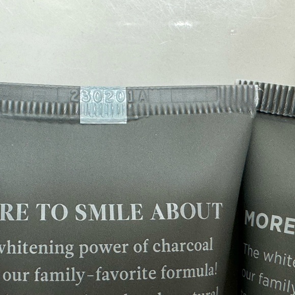 Wellnesse Charcoal Toothpaste 4oz x6 - Picture 2 of 10